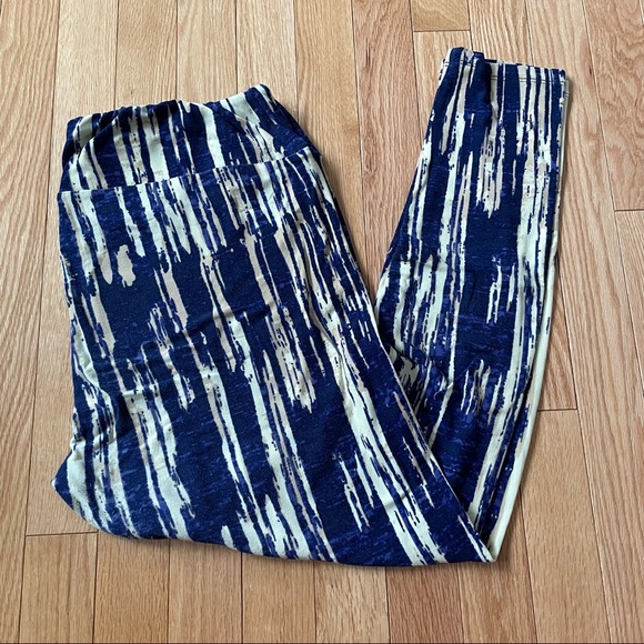 LuLaRoe curvy leggings - Picture 2 of 6